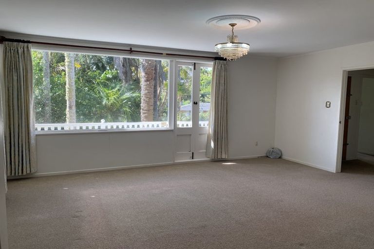 Photo of property in 72 Peach Road, Glenfield, Auckland, 0629