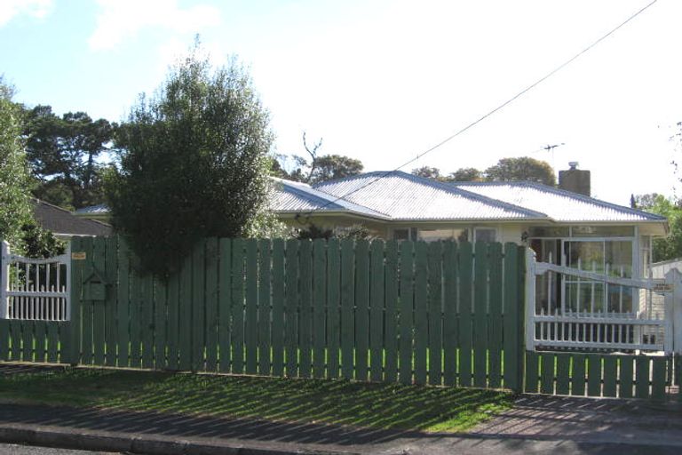 Photo of property in 38 Glen Marine Parade, Glendene, Auckland, 0602