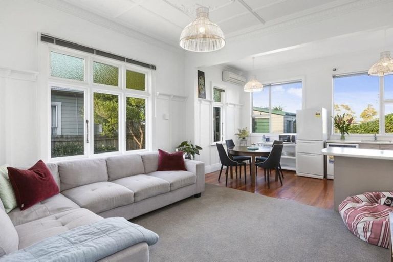 Photo of property in 257 Macandrew Road, Forbury, Dunedin, 9012