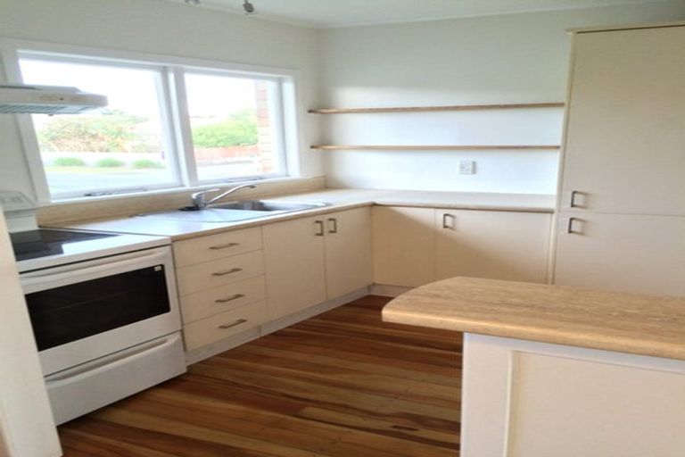 Photo of property in 40-40a Hamblyn Street, Strandon, New Plymouth, 4312