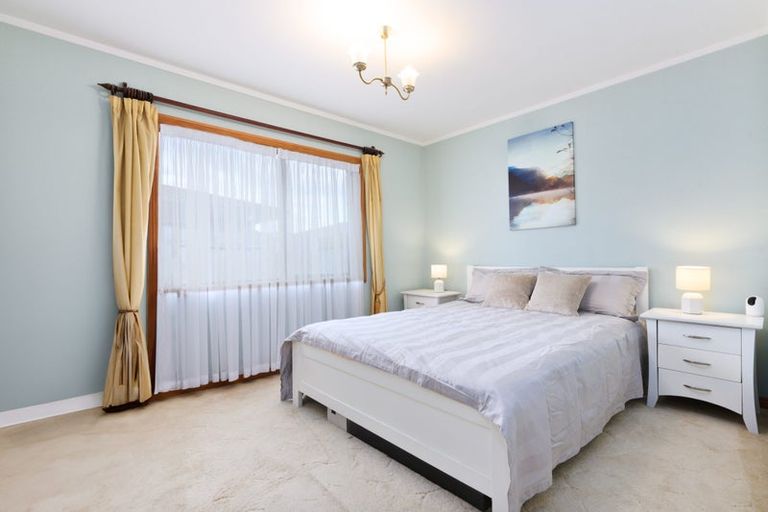 Photo of property in 2/4 Miriam Corban Heights, Henderson, Auckland, 0612