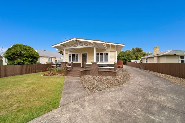 Photo of property in 17 Galt Street, Hawera, 4610