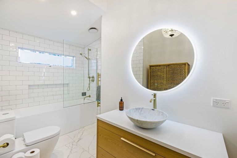 Photo of property in 11 Mostyn Street, Kingsland, Auckland, 1021