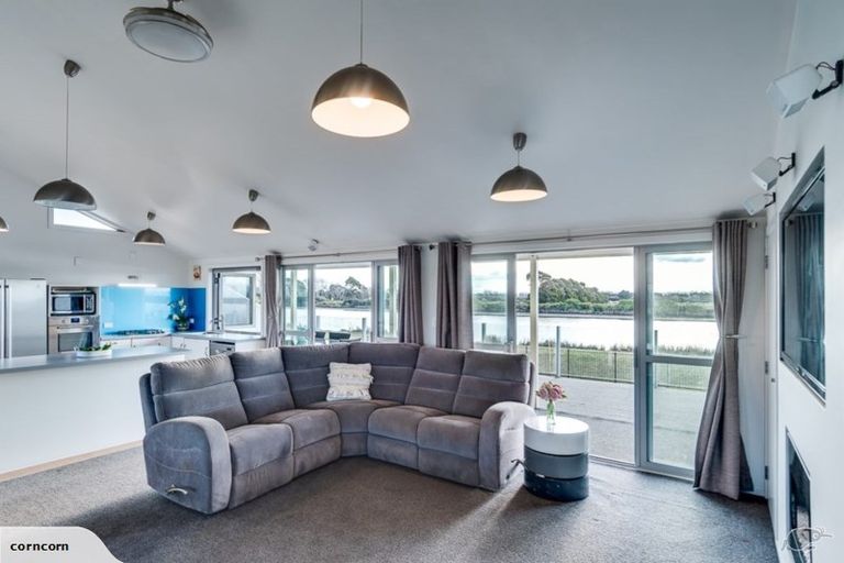 Photo of property in 5 Old Ferry Road, Clive, 4102