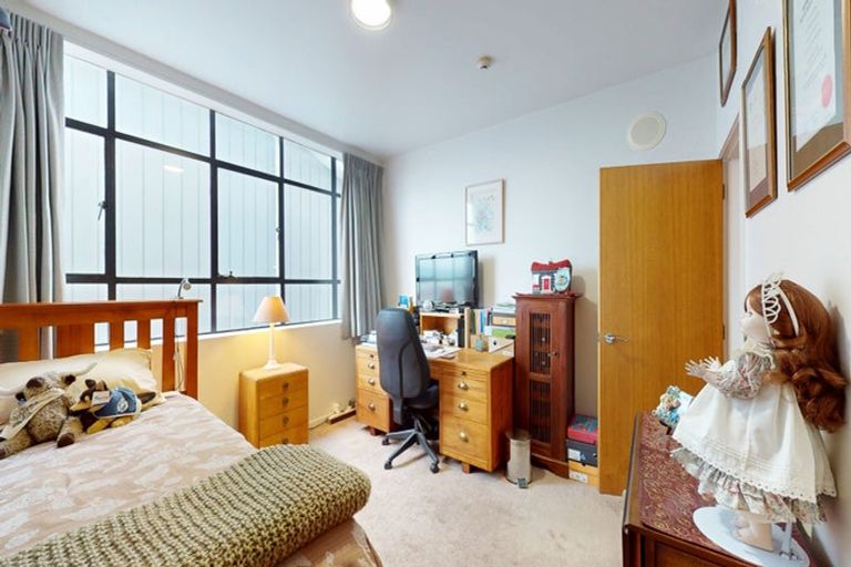 Photo of property in Endeavour Apartments, 9/125 Thorndon Quay, Pipitea, Wellington, 6011