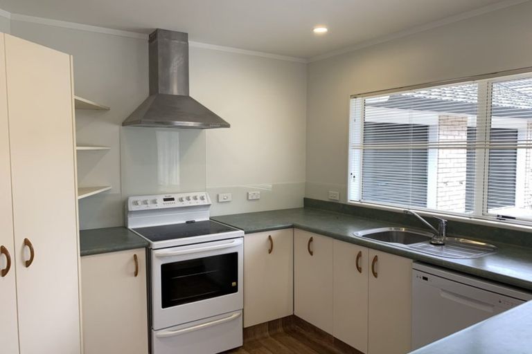 Photo of property in 6 Villa Grove, Paraparaumu, 5032