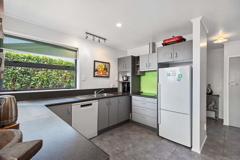 Photo of property in 18 Andrew Place, Otumoetai, Tauranga, 3110