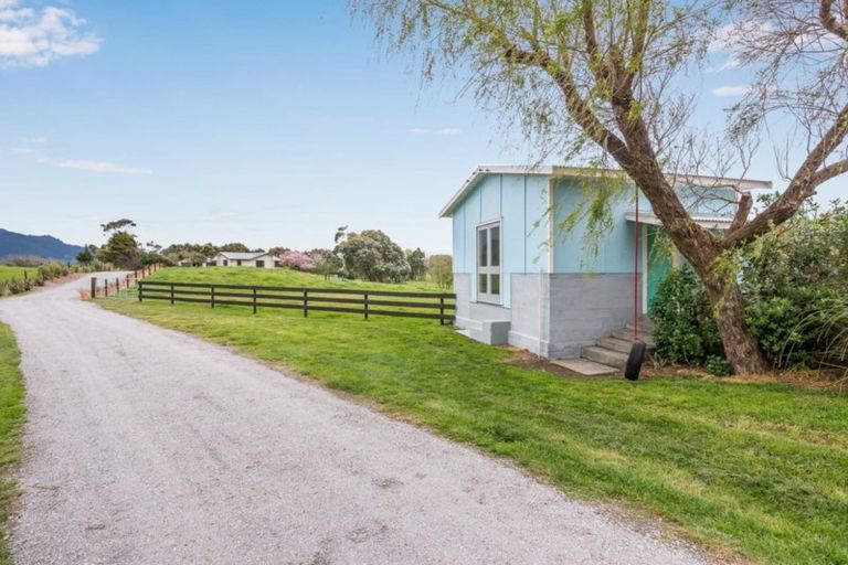 Photo of property in 105 Swamp Road, Te Horo, Otaki, 5581