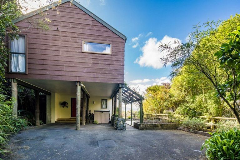 Photo of property in 9 Kenef Road, Paremata, Porirua, 5024