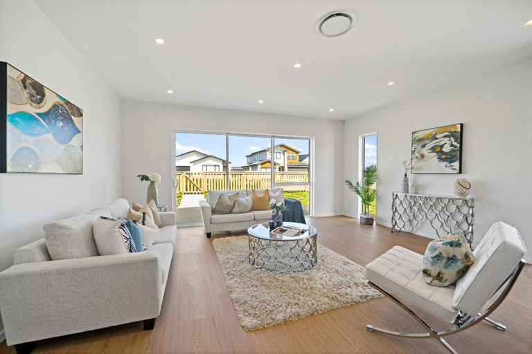 Photo of property in 1 Ritetai Street, Clarks Beach, 2122