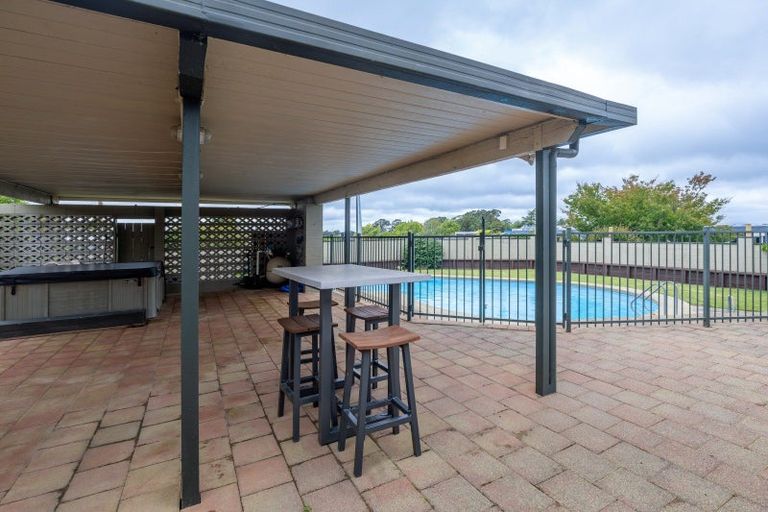 Photo of property in 6 Resthill Crescent, Glenview, Hamilton, 3206