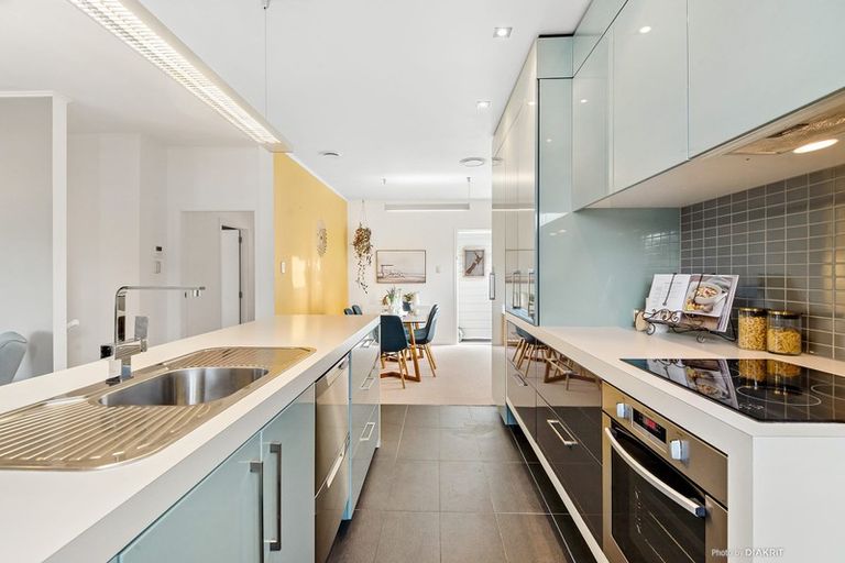 Photo of property in 69 Queens Drive, Lyall Bay, Wellington, 6022