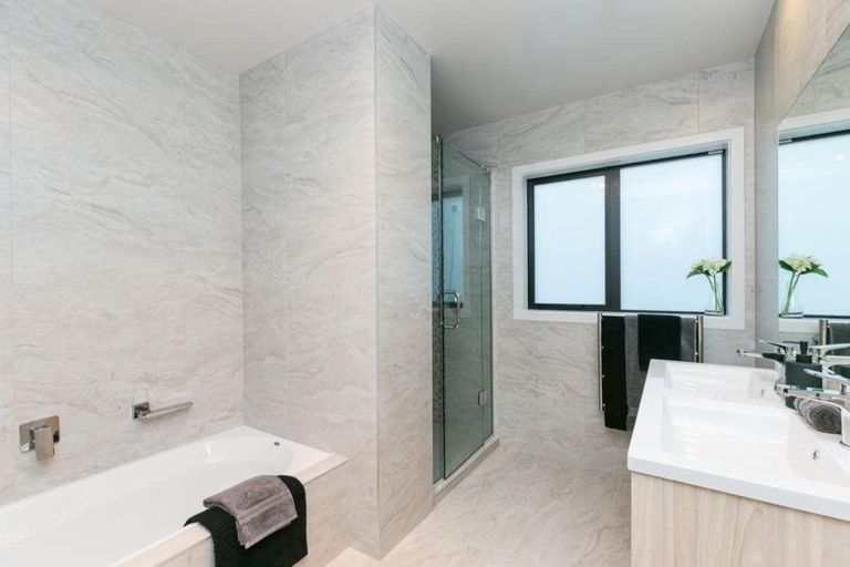 Photo of property in 6 Pihipihi Way, Crofton Downs, Wellington, 6035