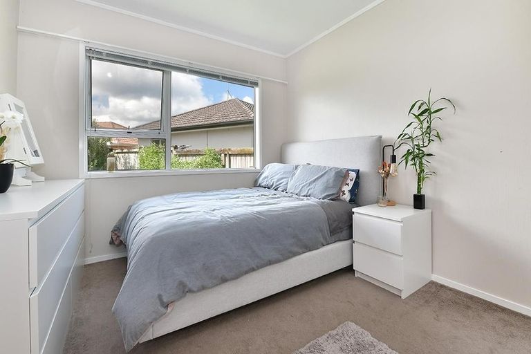 Photo of property in 1 Edgewater Grove, Orewa, 0931