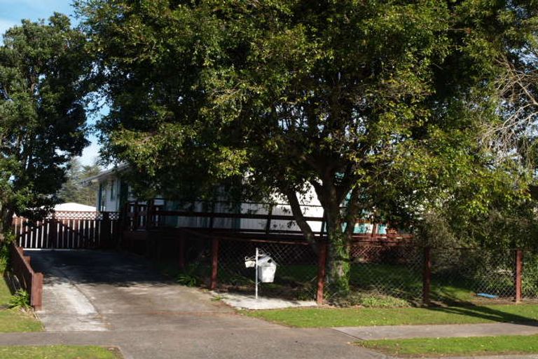 Photo of property in 15 Kivell Close, Mangere East, Auckland, 2024