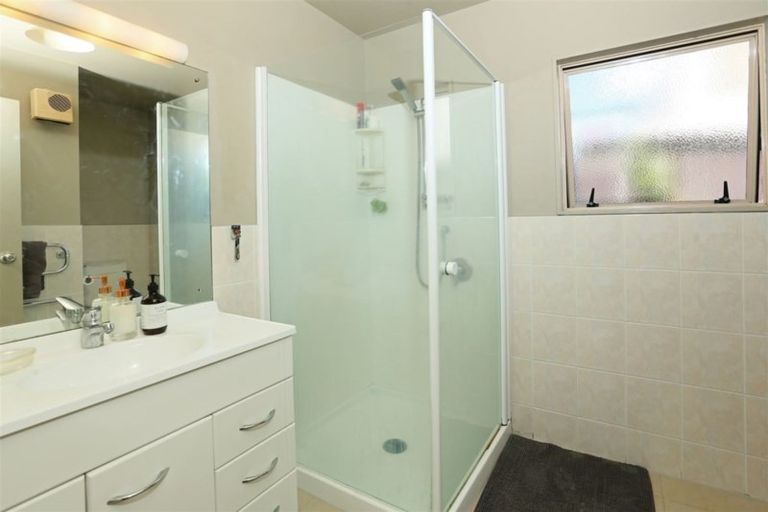 Photo of property in 10a Blacklock Avenue, Henderson, Auckland, 0612