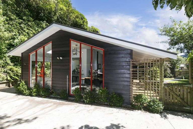 Photo of property in 18 Parsons Glen, Karori, Wellington, 6012