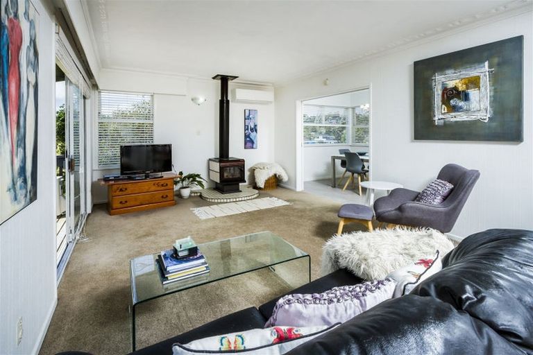Photo of property in 41 Compton Street, Hillcrest, Auckland, 0627