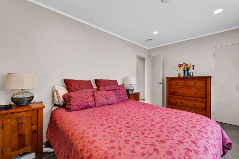 Photo of property in 11 Shaldon Crescent, Blagdon, New Plymouth, 4310