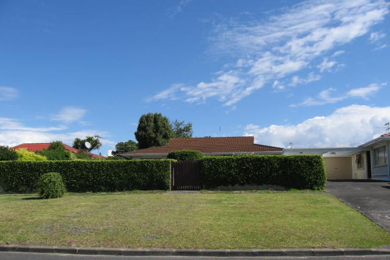 Photo of property in 1/1-3 Rock Isle Road, Torbay, Auckland, 0630