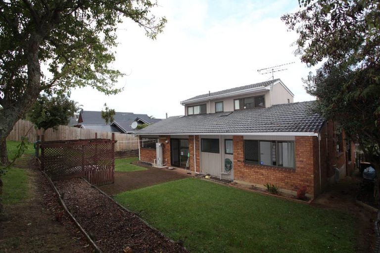 Photo of property in 11 Palmyra Way, Half Moon Bay, Auckland, 2012