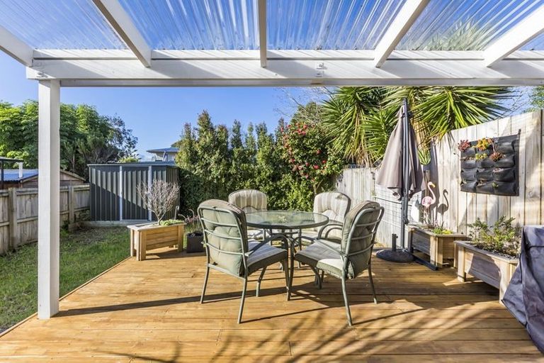 Photo of property in 2/49 Tramway Road, Beach Haven, Auckland, 0626
