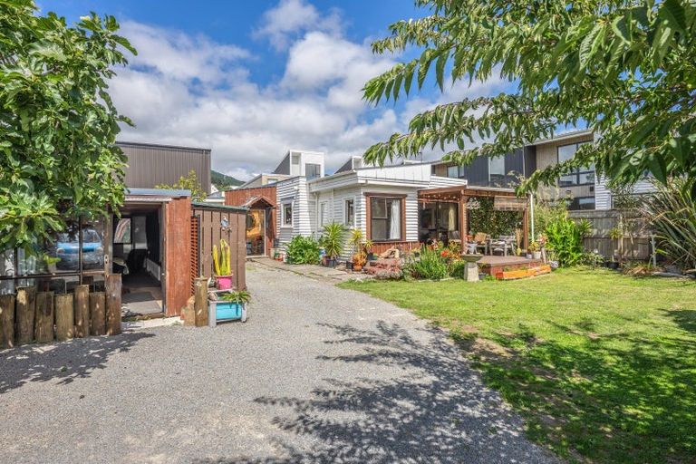 Photo of property in 6 Waimarie Avenue, Paraparaumu, 5032