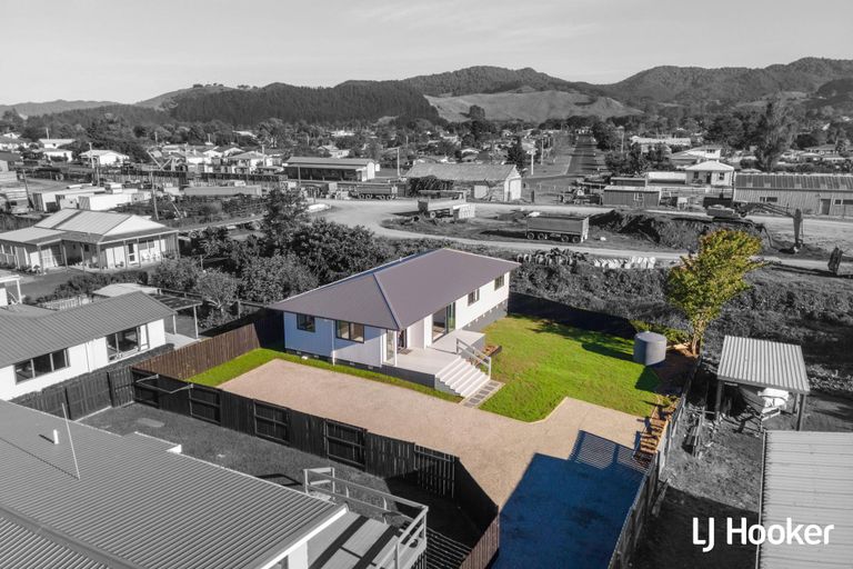 Photo of property in 46 Roberts Street, Tawa, Wellington, 5028
