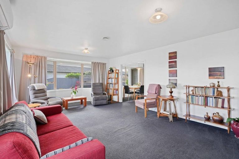 Photo of property in 28 Oldham Crescent, Halswell, Christchurch, 8025