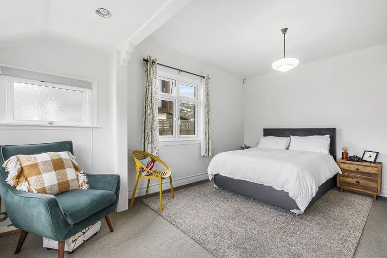 Photo of property in 3 Apu Crescent, Lyall Bay, Wellington, 6022