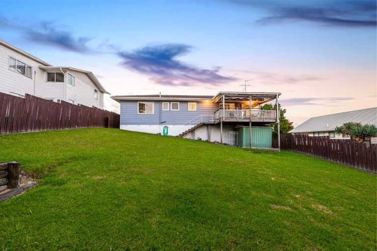 Photo of property in 12 Raelene Place, Massey, Auckland, 0614