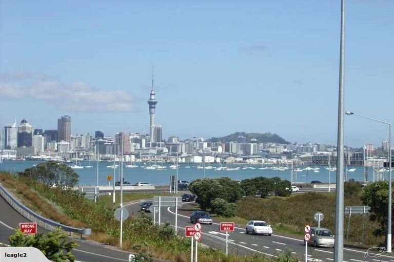 Photo of property in 5 Sylvan Avenue, Northcote, Auckland, 0627