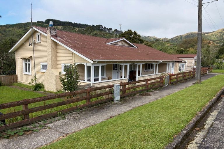 Photo of property in 3 Hay Street, Shannon, Palmerston North, 4474