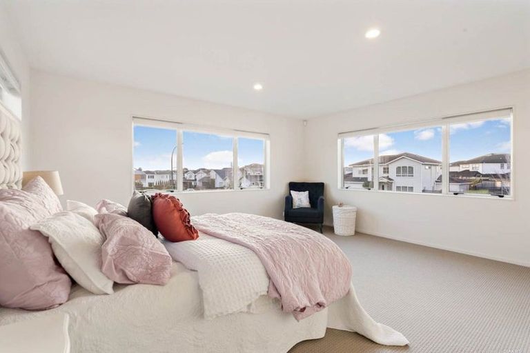 Photo of property in 99 Bayvista Drive, Karaka, Papakura, 2113