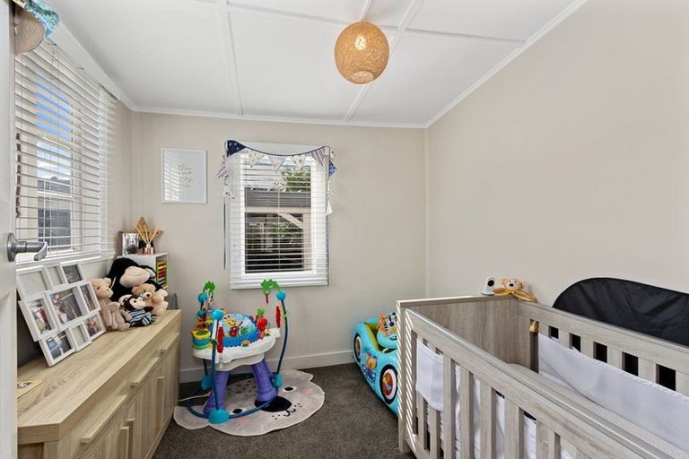 Photo of property in 176 Bowhill Road, New Brighton, Christchurch, 8083