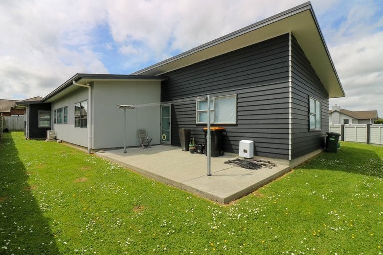 Photo of property in 1 Medallion Court, Kelvin Grove, Palmerston North, 4414