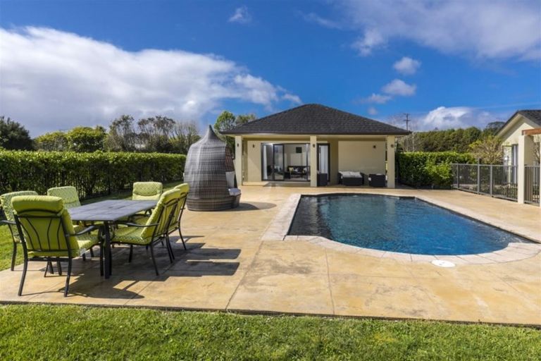 Photo of property in 1030 Peak Road, Helensville, 0875