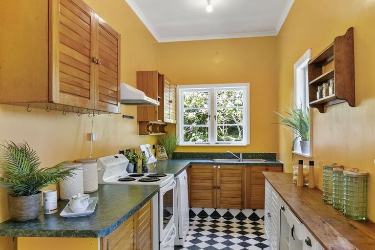 Photo of property in 25 Royal Street, Berhampore, Wellington, 6023