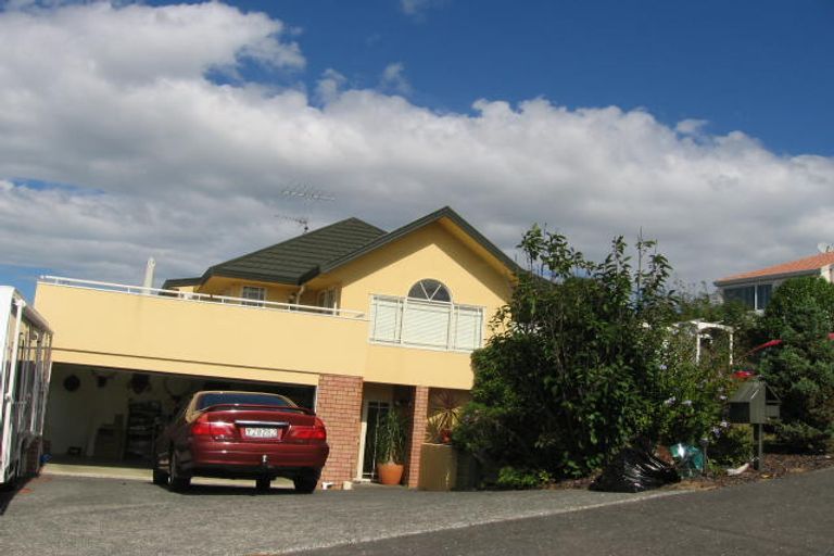 Photo of property in 14 Jacanas Place, Unsworth Heights, Auckland, 0632