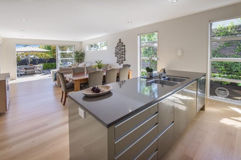 Photo of property in 30 Beresford Street, Bayswater, Auckland, 0622