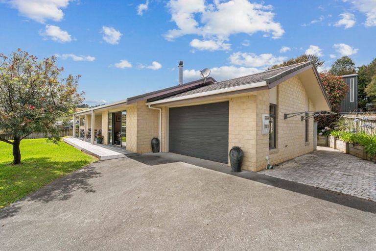 Photo of property in 10 Frangipani Street, Cable Bay, 0420