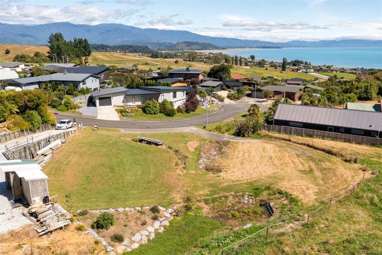 Photo of property in 16 Pohutukawa Place, Pohara, Takaka, 7183
