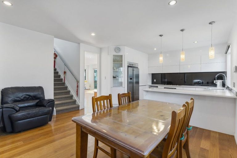 Photo of property in 12a Blakeborough Drive, Forrest Hill, Auckland, 0620