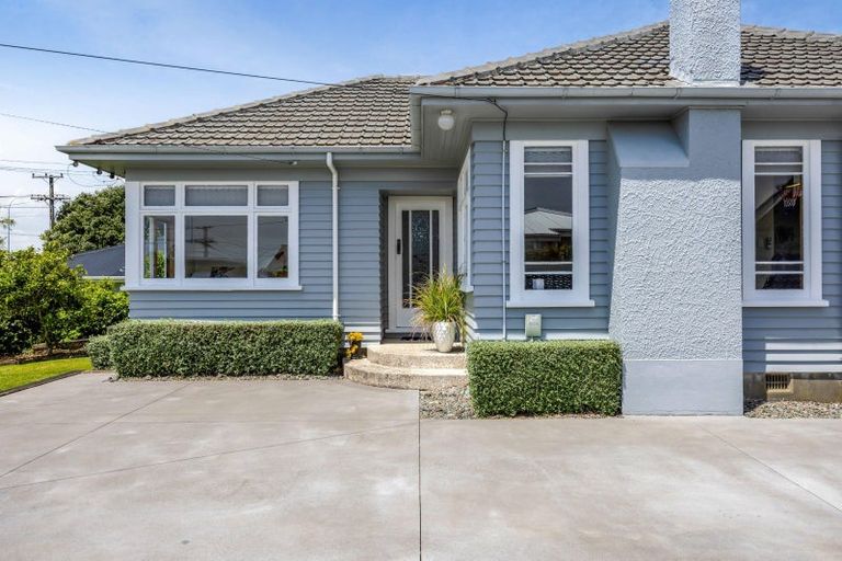 Photo of property in 9 Omata Road, Westown, New Plymouth, 4310