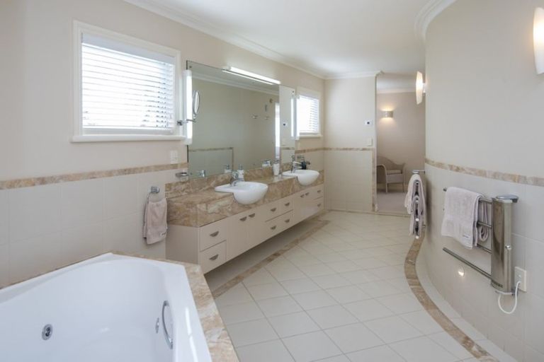 Photo of property in 15 Island View Terrace, Cockle Bay, Auckland, 2014