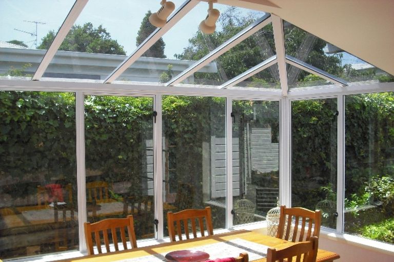 Photo of property in 71 Cameron Street, Onehunga, Auckland, 1061