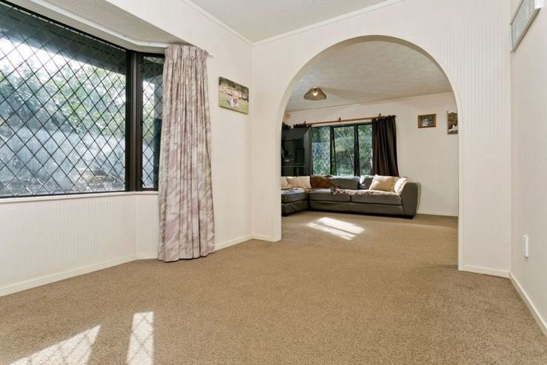 Photo of property in 1/16a Sunnynook Road, Sunnynook, Auckland, 0620