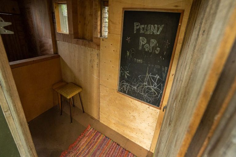 Photo of property in 29 Te Papau Crescent, Diamond Harbour, 8972