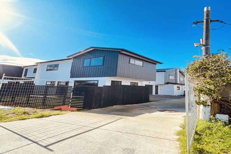 Photo of property in 2/2 Smiths Avenue, Papakura, 2110
