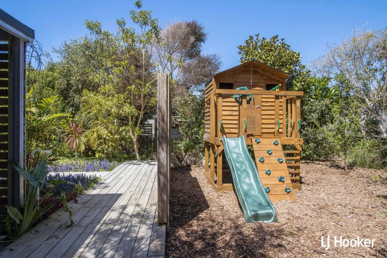 Photo of property in 44 Hillview Road, Waihi Beach, 3611